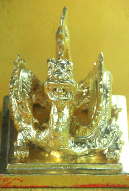 Triển l&atilde;m 11 ấn rồng v&agrave;ng tinh xảo triều Nguyễn 